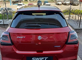 Suzuki Swift комплектація GL+, бензиновий гібрид 1.2л SHVS (12V-ISG, 3Ah), 83 к.с, 2WD (передній привід), CVT (безступенева трансмісія), колір ZWP - Червоний перламутровий металік