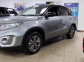 SUZUKI Vitara комплектація GL+, бензиновий 1.4L BOOSTERJET 48V SHVS м'який гібрид (Mild hybrid), 2WD (передній привід)/ 4WD (повний привід), 6AT (автоматична трансмісія), колір A9G