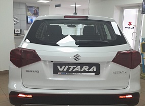 Suzuki Vitara 1.6L 2WD GL 6AT	 ZNL Білий перламутровий (Cool White Pearl)