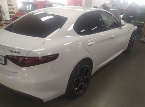 Alfa Romeo Giulia MY2024 Код версії 620.1AN.5  Бензин 2.0/280к.с. 4x4 (автоматична 8-ступенева)