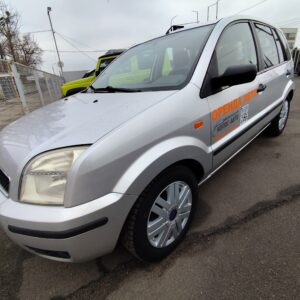 Орендувати автомобіль форд подобово