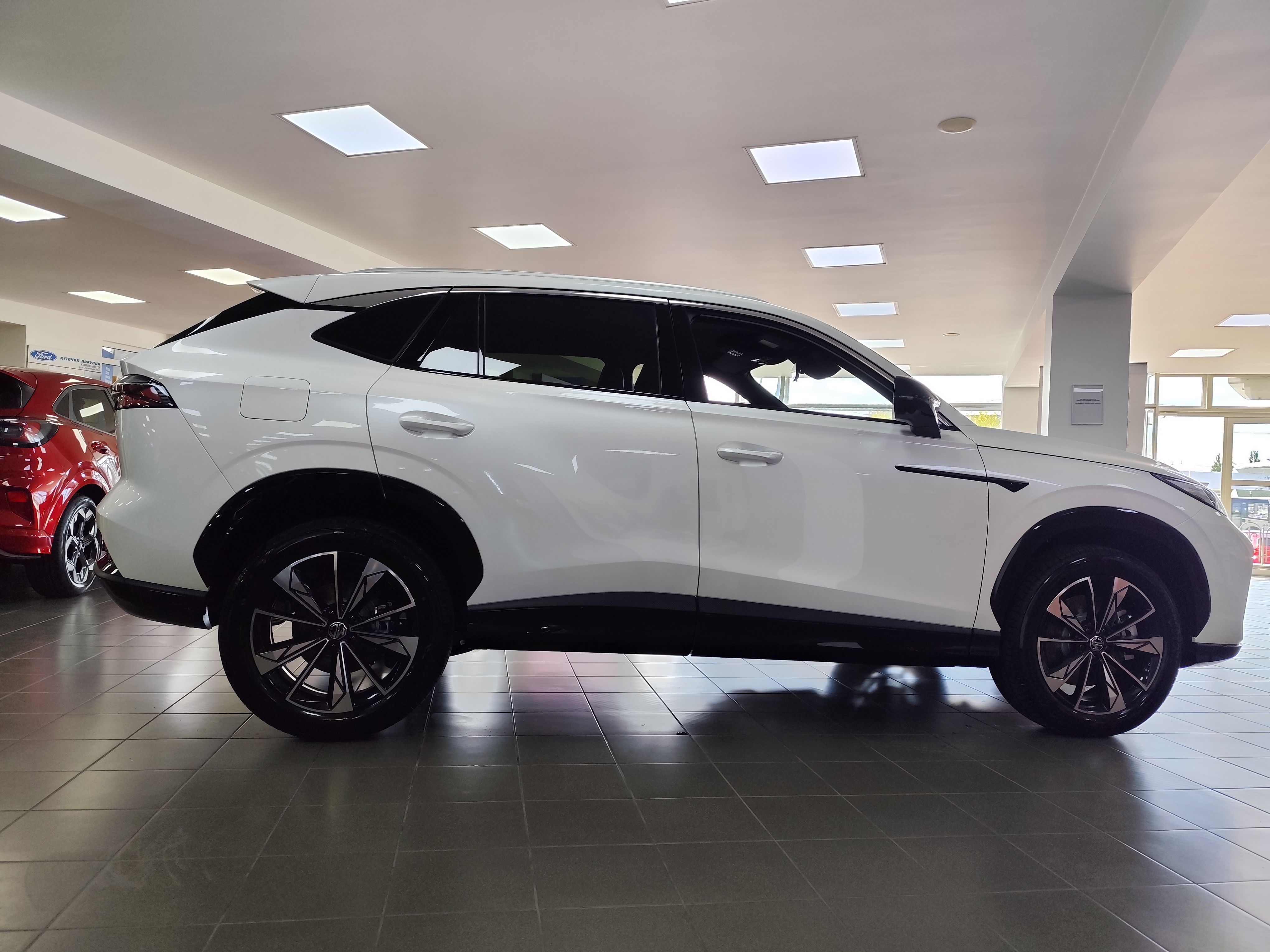 MG HS Hybrid+ LUX, світлий салон - Зображення 4