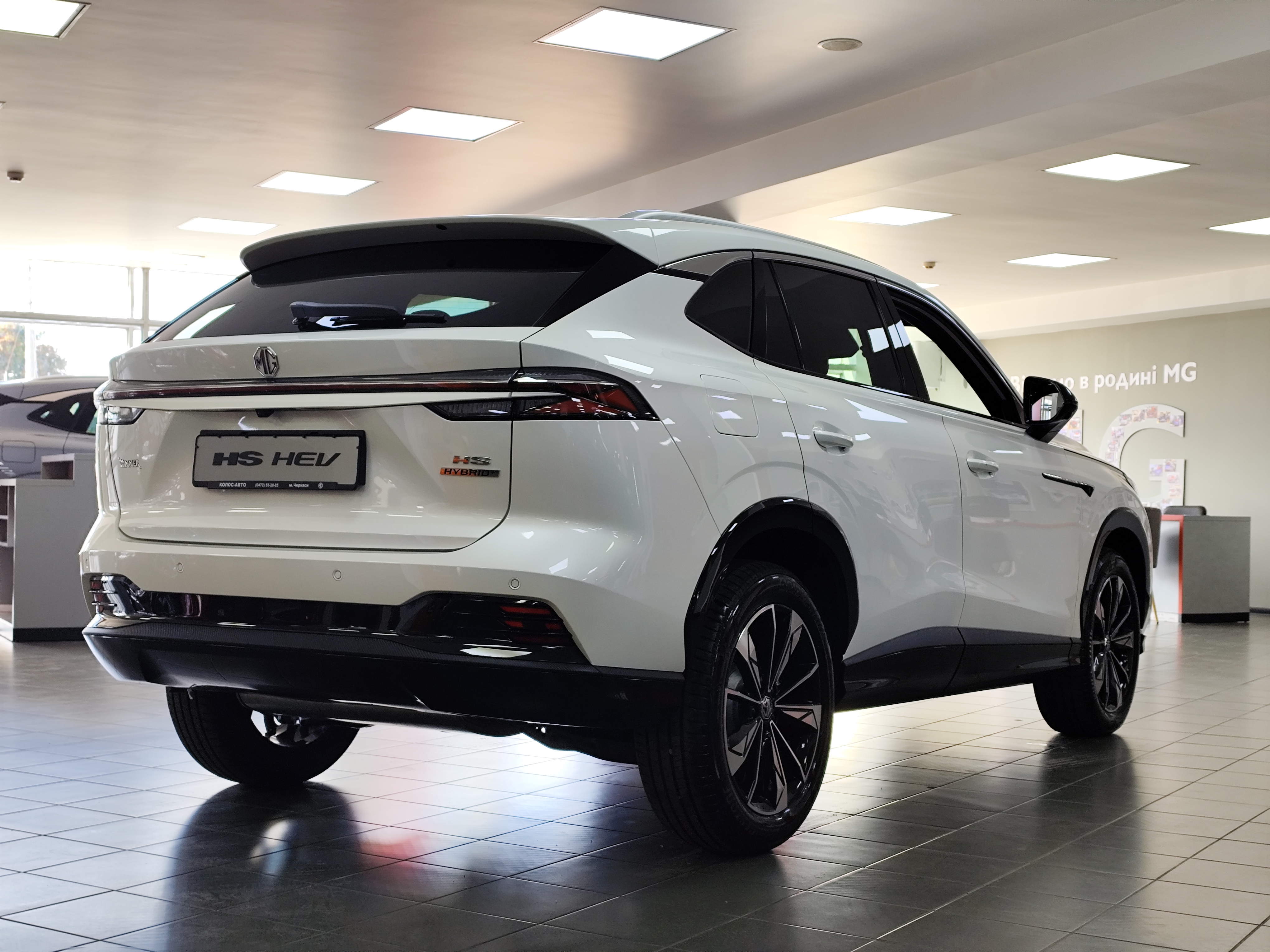 MG HS Hybrid+ LUX, світлий салон - Зображення 5