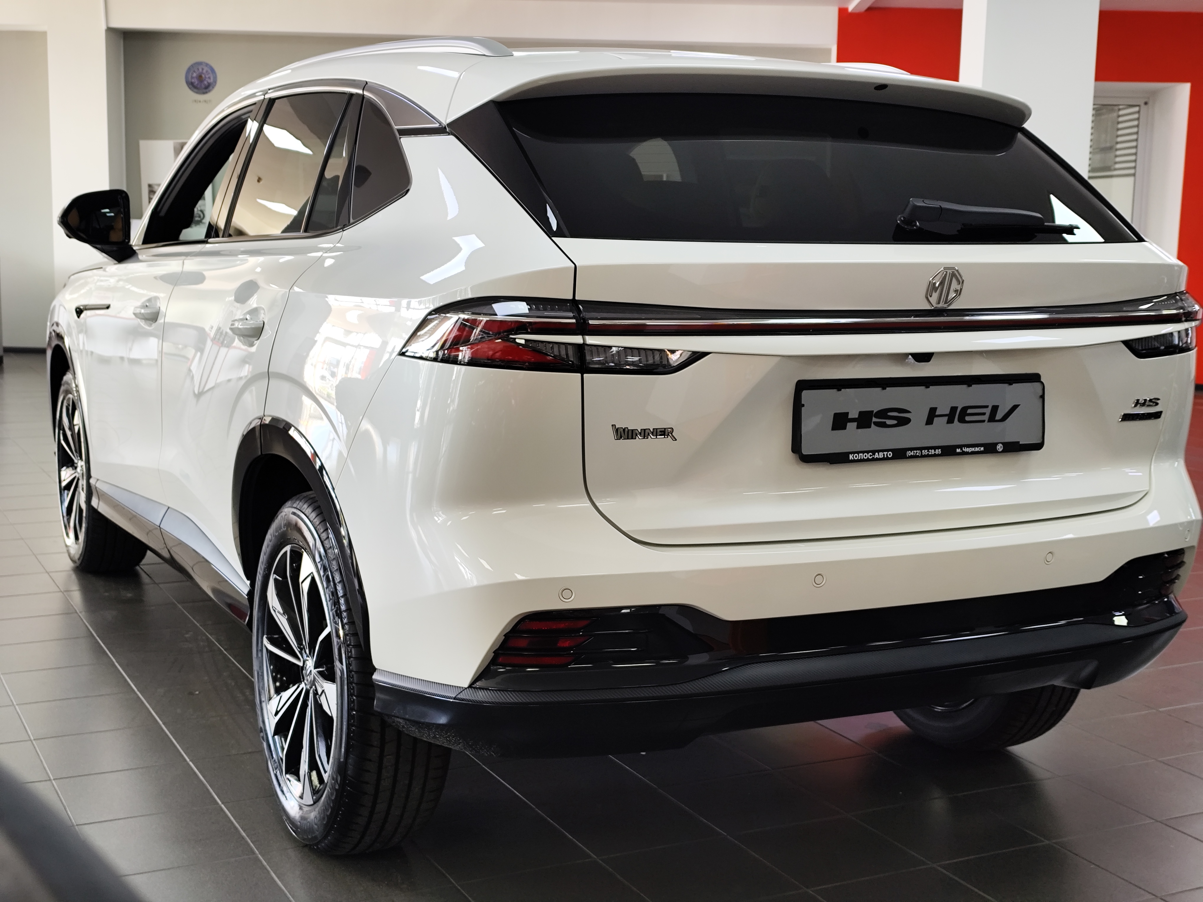 MG HS Hybrid+ LUX, світлий салон - Зображення 7