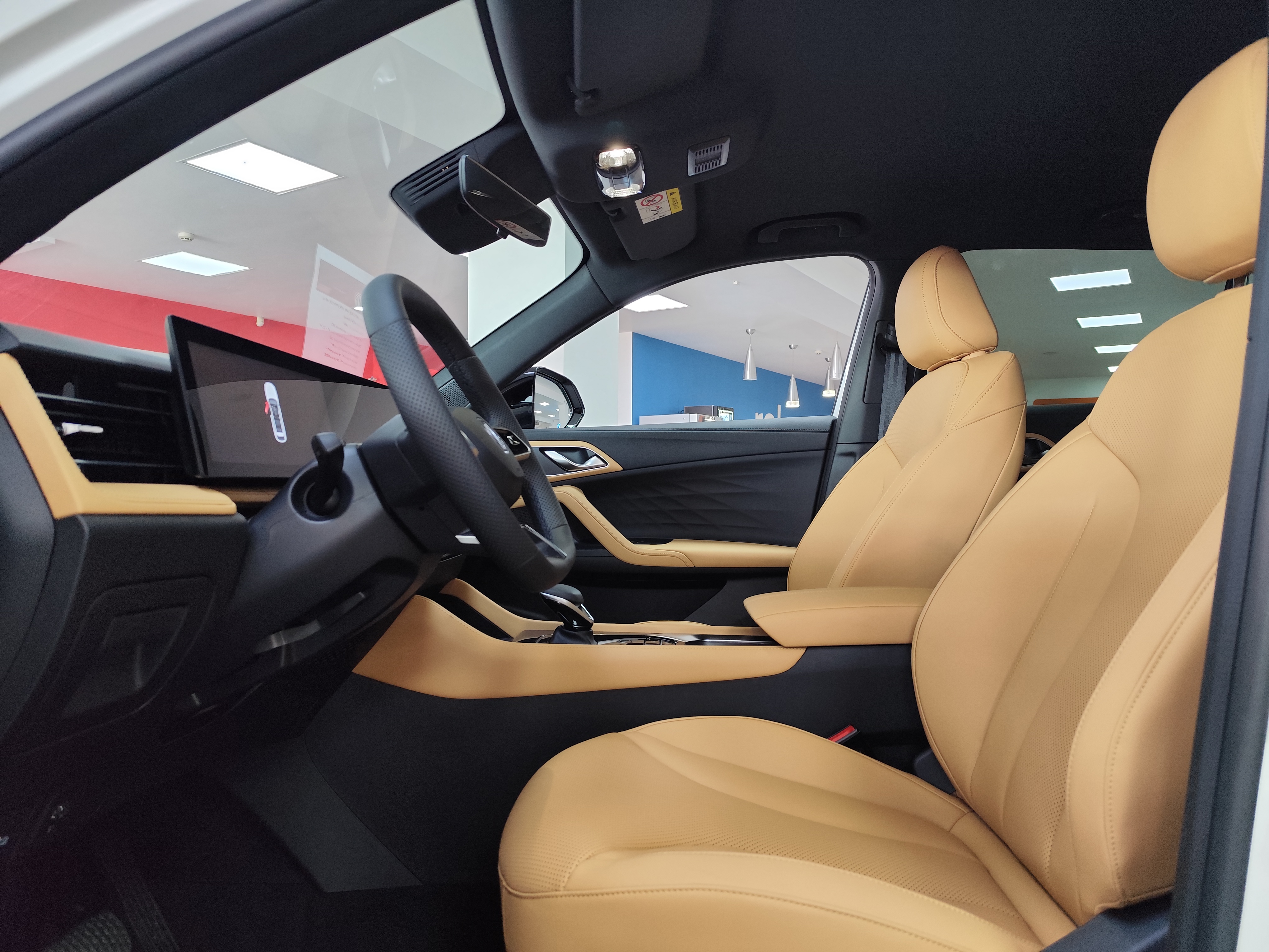 MG HS Hybrid+ LUX, світлий салон - Зображення 13